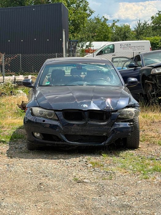 Vând BMW E90 320d facelift, an 2011,Lovit !