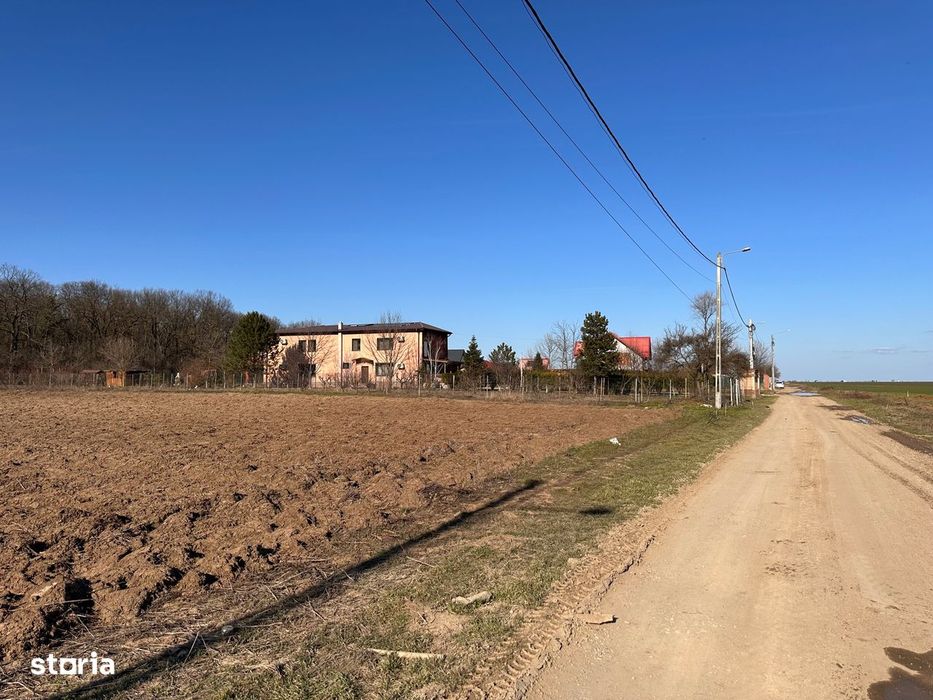 Teren intravilan Găneasa 2.805 mp, deschidere 33 ml,utilități la teren