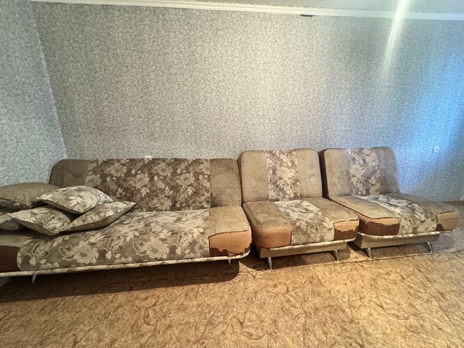 Отдам диван с креслами