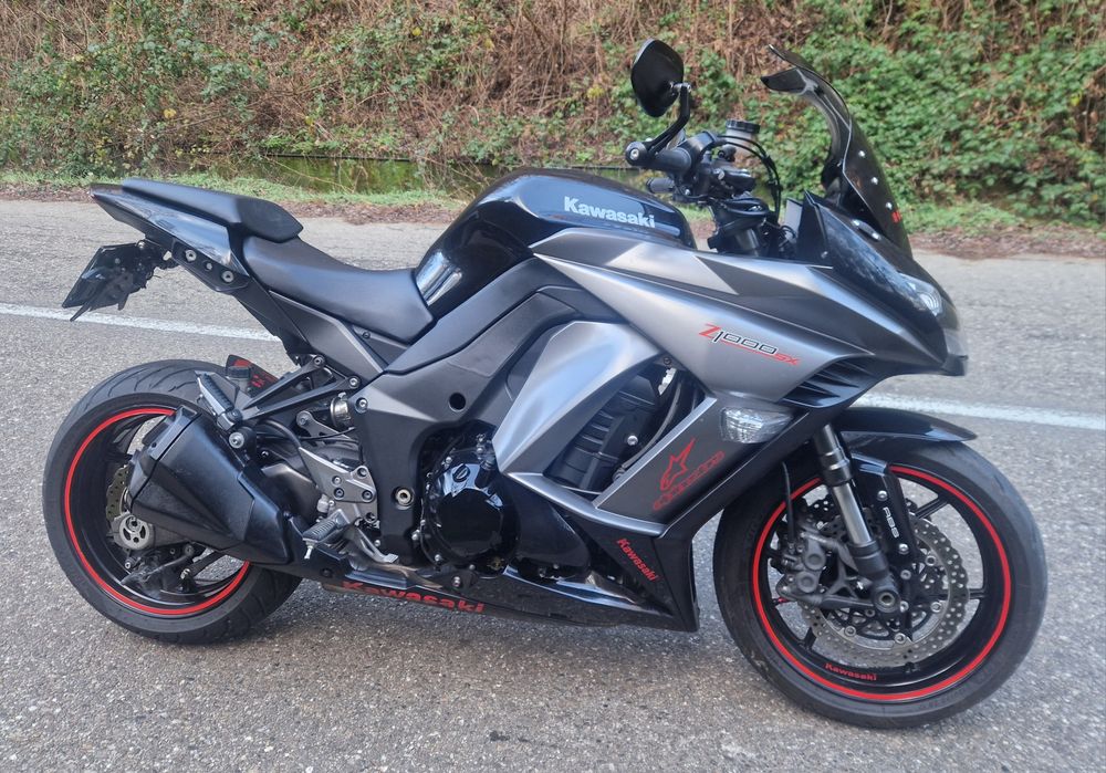 Vând Kawasaki z1000sx în stare buna pret 6800 euro neg