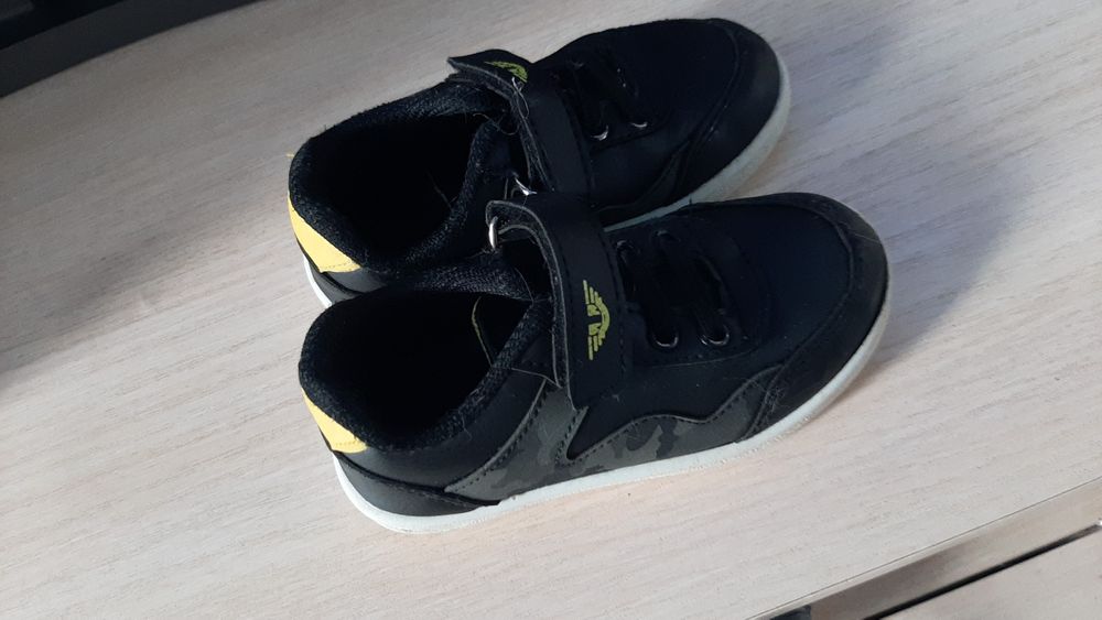 Кроссовки детские