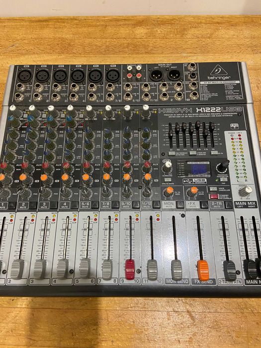 музыкальные пульты управления фирмы BEHRINGER