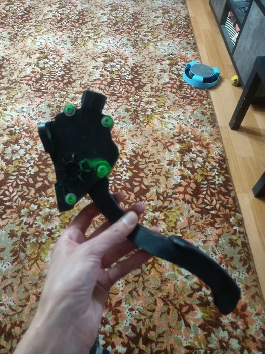 Педаль газа Тойота