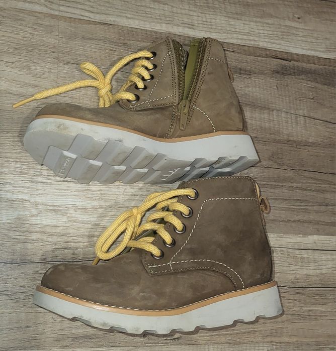 Детски затворени обувки