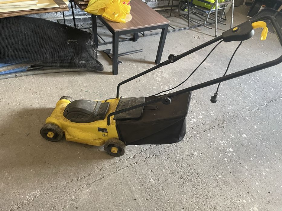 Продам газонокосилку