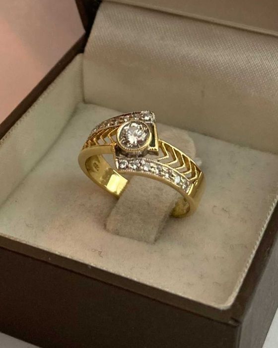 Inel vintage de aur galben 18k cu diamant central 0.25 ct, marime 53