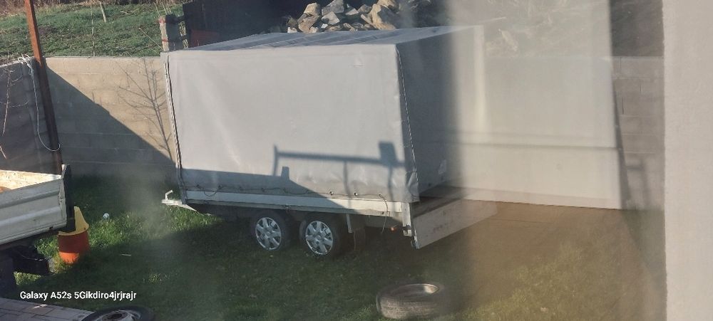 Vând    remorca 2 axe