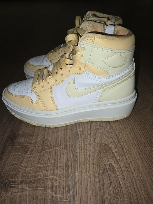 Vând Air Jordan 1 Elevate