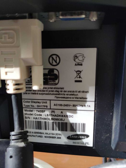 Продавам монитор SAMSUNG