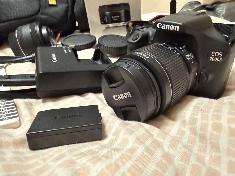 Фотоапарат Canon 2000 D