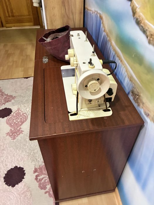 Швейная машина СССР с тумбой