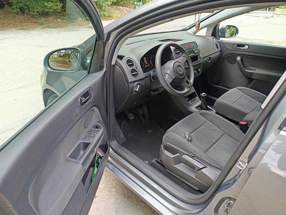 Лек автомобил Volkswagen Golf +