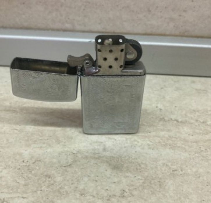 Запалка zippo...