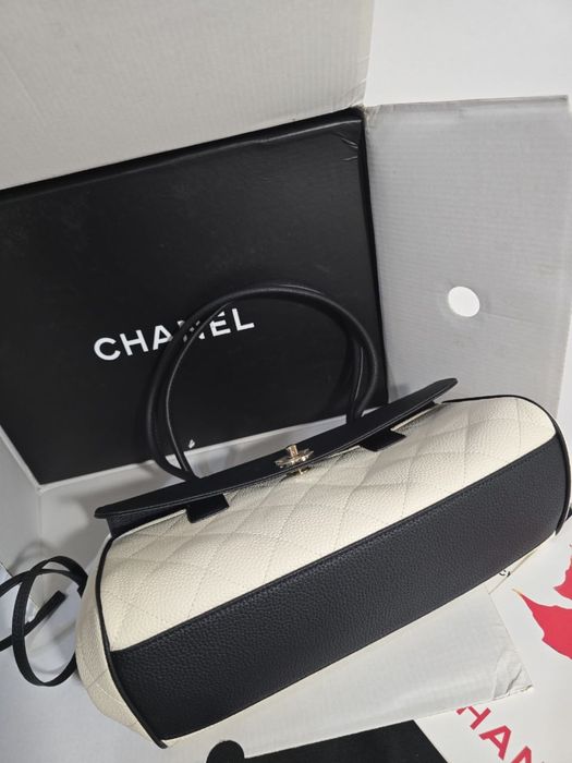 Черно-бяла Чанта Chanel 26 S Baguette bag