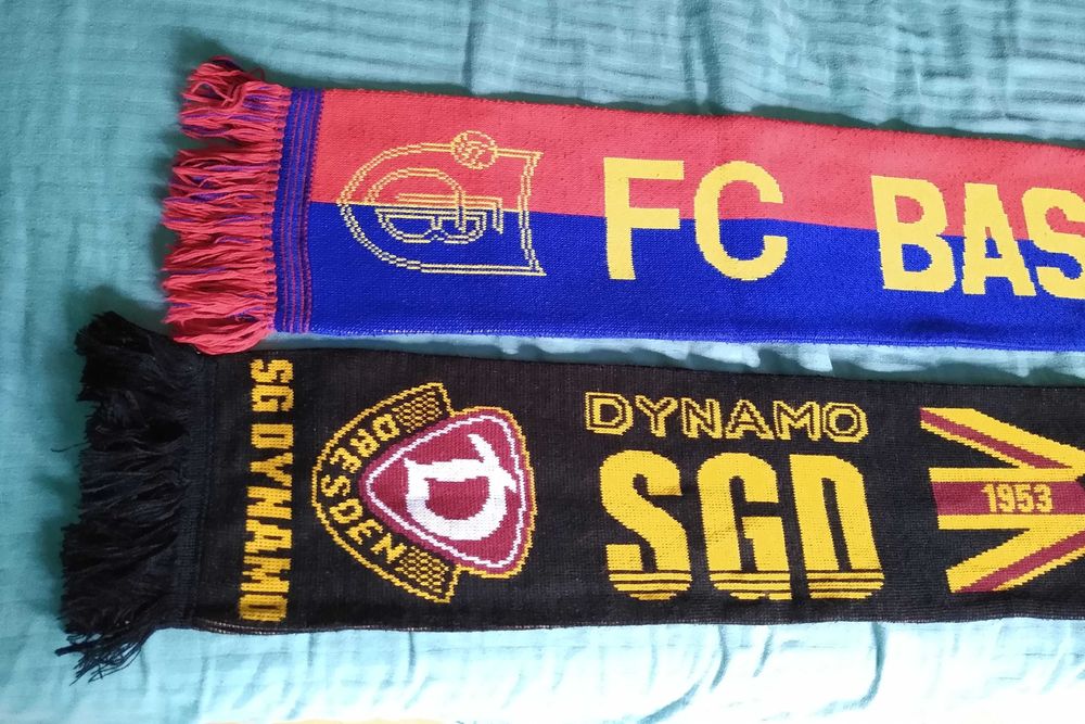 Продавам : 1 шал на футболен отбор (БАЗЕЛ)