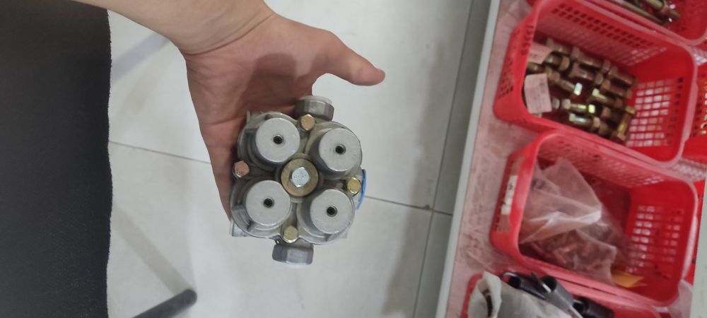 Кран тормозной HOWO