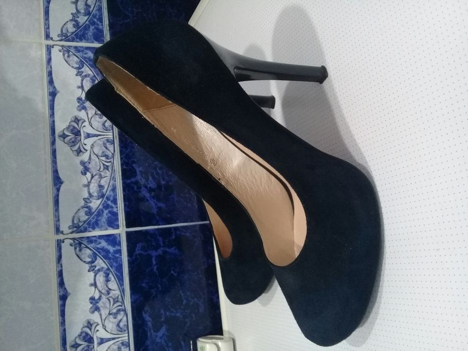 Продам замшевые синие туфли