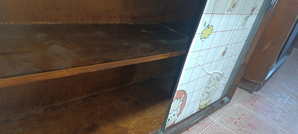 Eski stenka, haqiqiy dubdan qilingan