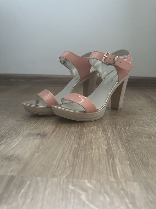 Sandale din piele roz cu platforma, mărimea 37