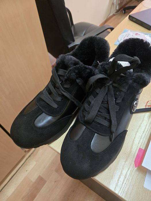 Продам зимние кроссовки