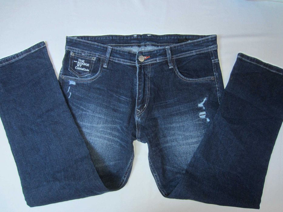 Blugi Calvin Klein W38 L32 model Roonie Talie=98cm Lung=102cm,  croiala dreapta, fermoar 100%bumbac stare f.buna.