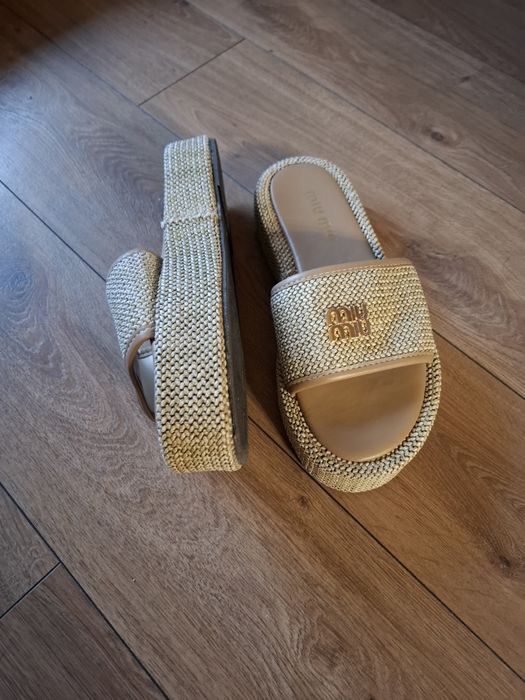 Дамски чехли на платформа