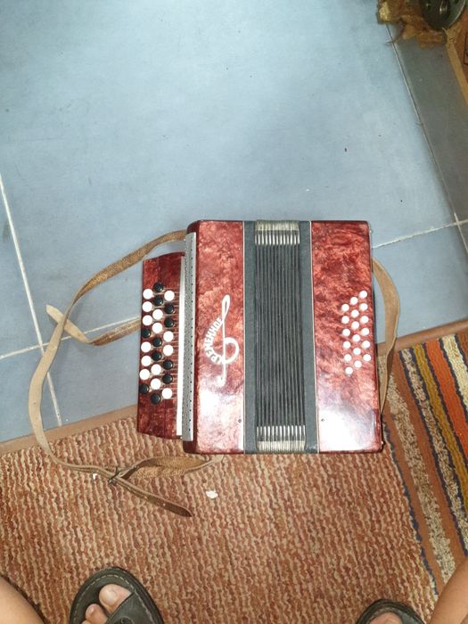 Продавам Акардион