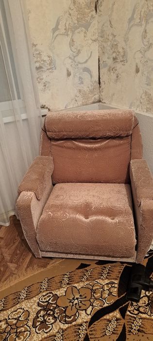 3 кресло, 1 диван.