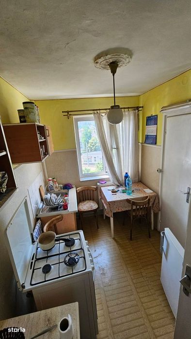 Apartament 3 camere, zona Scoala nr. 1, decomandat, spatios