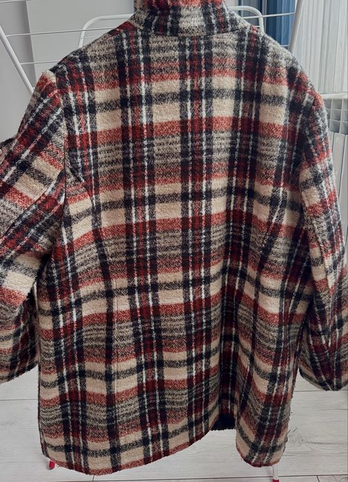 Дамско зимно карирано палто в червен, черен и бежов цвят C&A