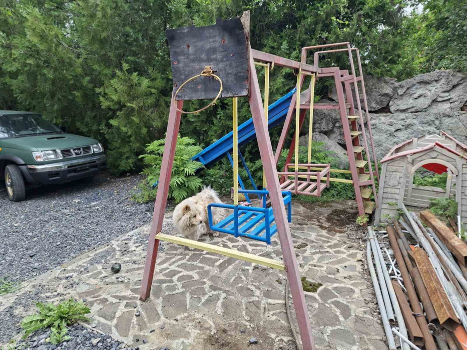 Люлки да двор и пързалка