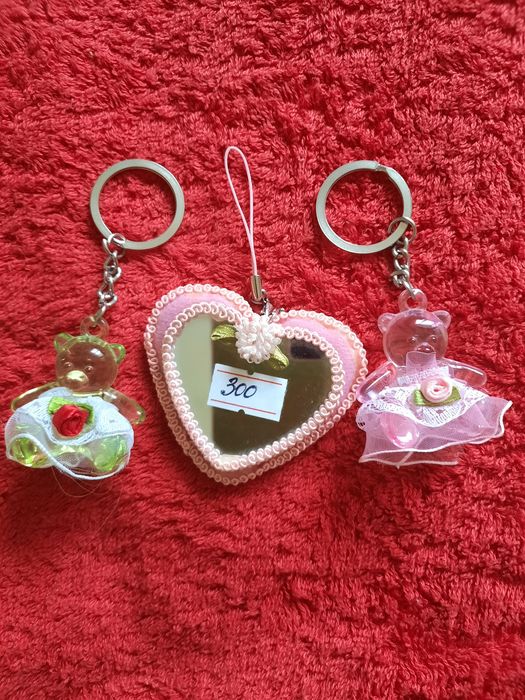 Наклейки для девочек.Брелки.