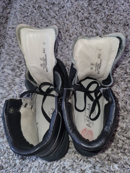 Vând bocanci profesionali barbati nr.43 preț 350 lei.
