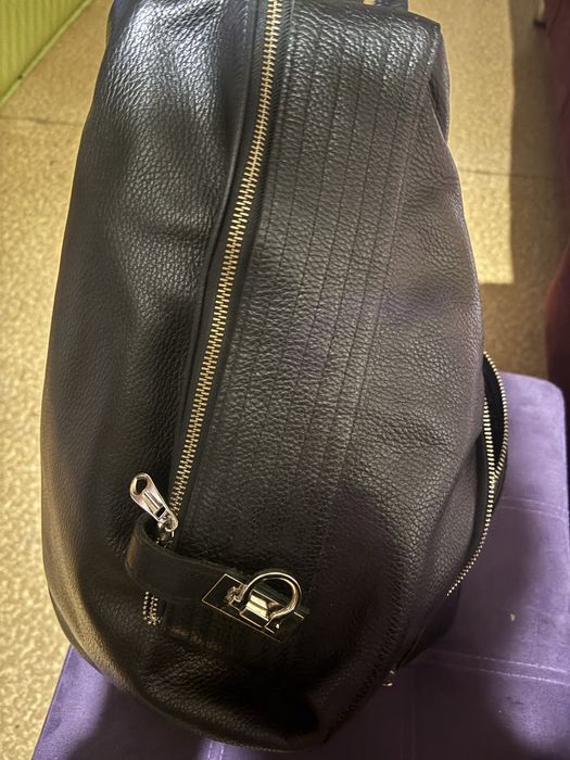 Голяма раница от естествена кожа .Малко използвана без занележки.