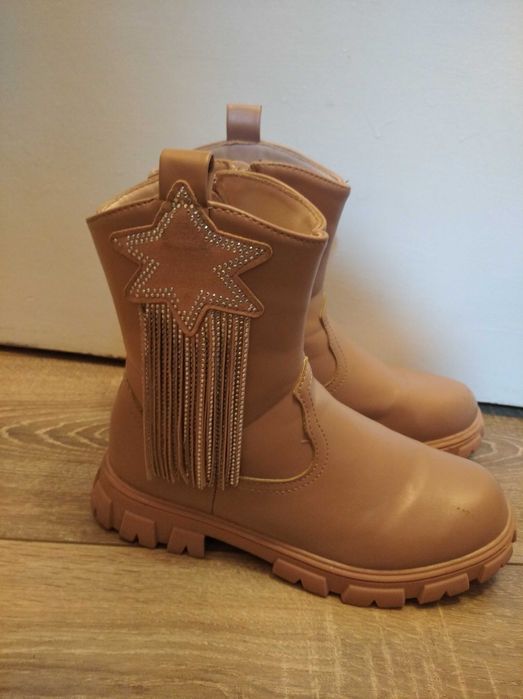 Vand cizme de iarna.