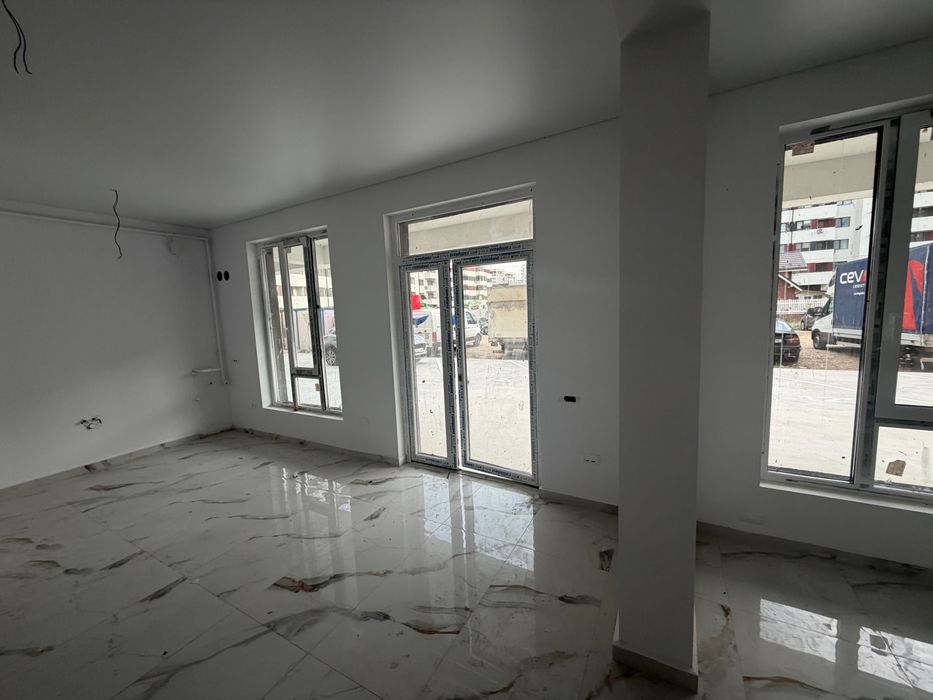 Închiriez spațiu comercial