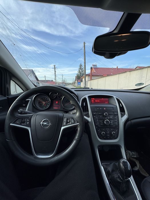 Dezmembrez Opel Astra J GTC 1.4i A14NET
