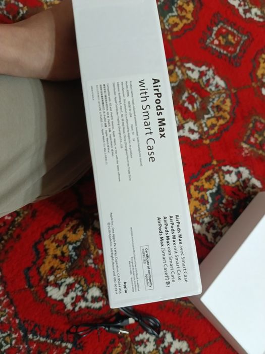 Airpods Max с кейсом  и есть usb кабель