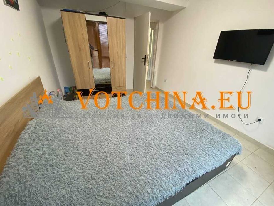 Двуетажна къща с двор в село Безводица