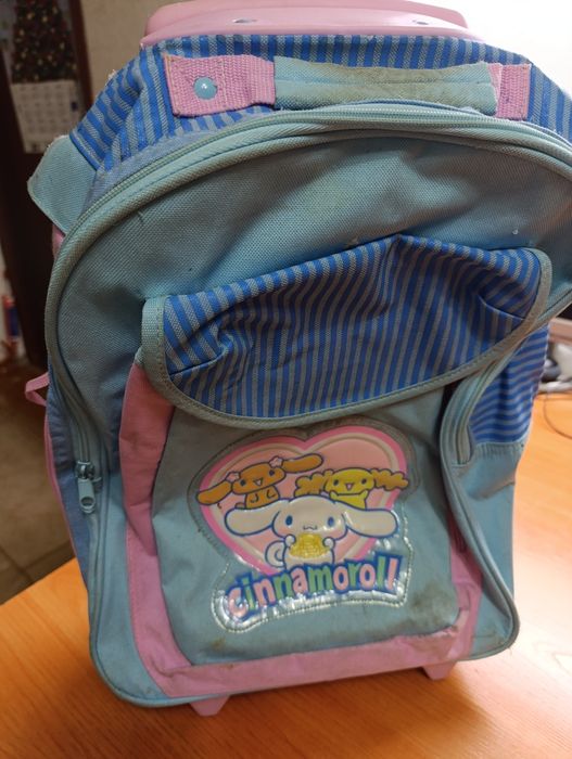 Продам рюкзак на колёсах для девочки