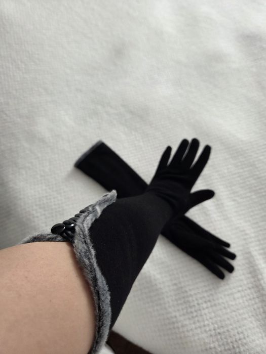 Продаю перчатки длинные,тканевые.