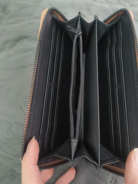 Две Дамски портмонета