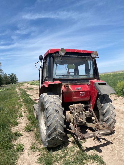 Трактор Yto на ходу