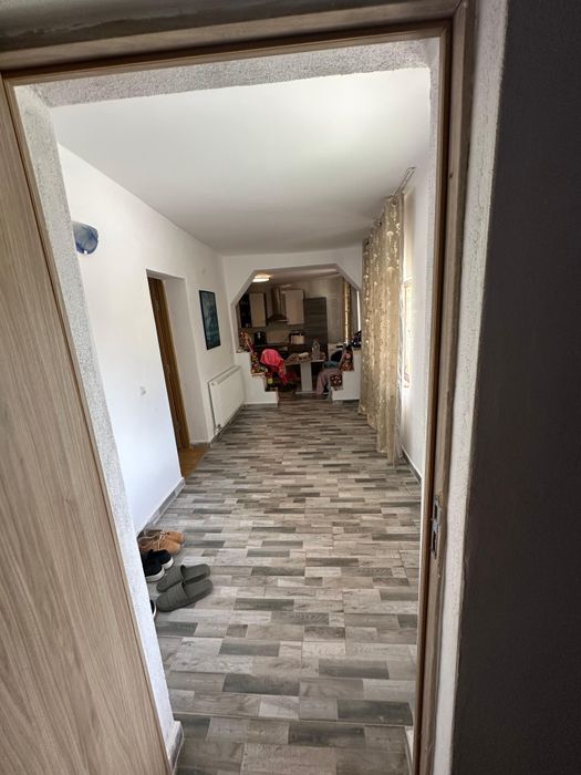 Vând casă locuibilă modernă 3 dormitoare living baie cămară bucătărie