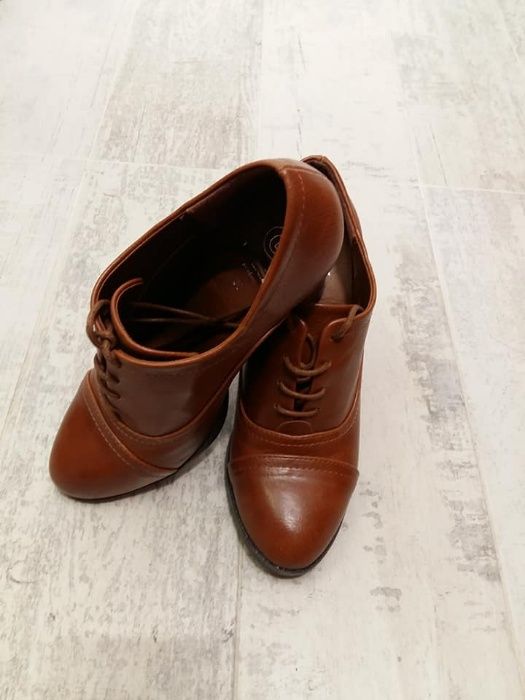 Обувки с ток от еко кожа