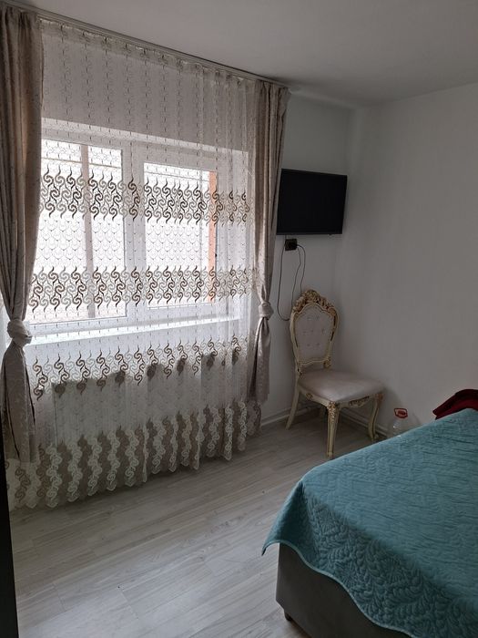 vand casa din caramida 4 camere zona centrala