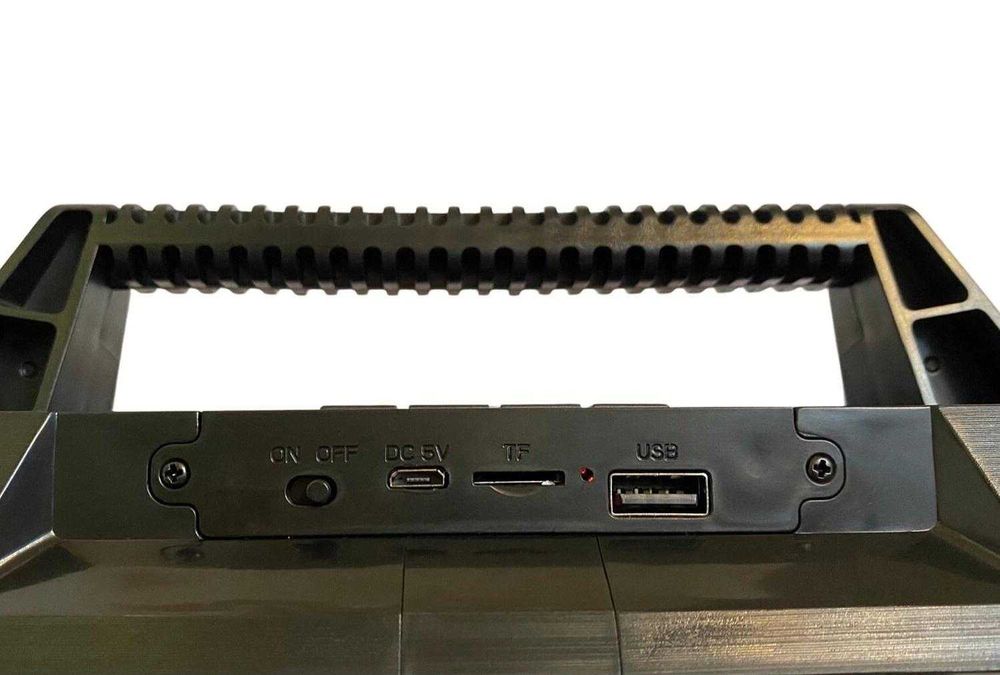 Преносима тонколона със соларен панел и радио P30S