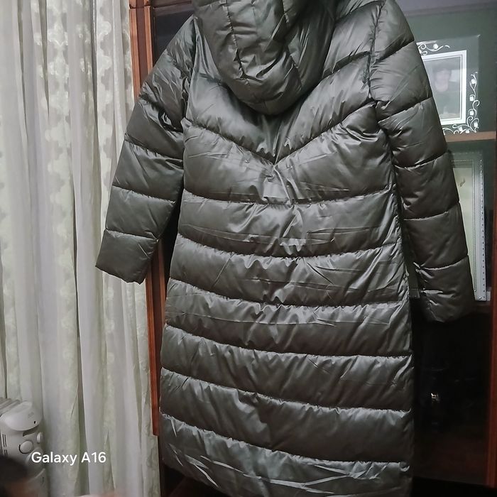 Jenskiy balonniy kurtka sotiladi. Fendi.