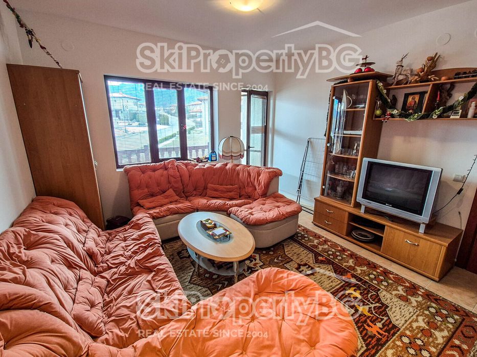 Обзаведен апартамент в Голф клуб Ибър с гледка към Рила!