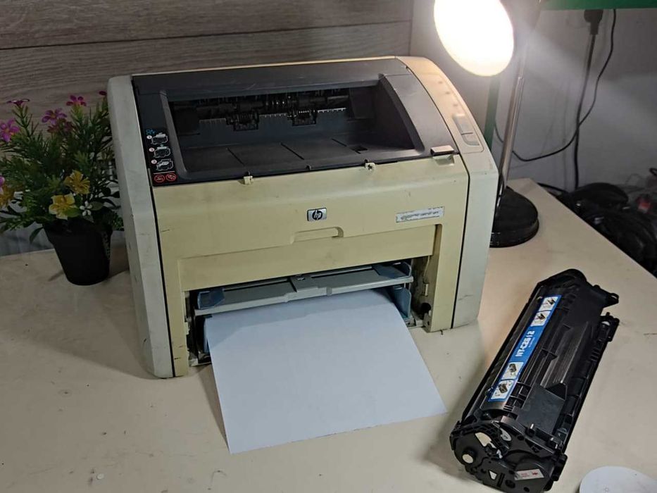 принтер hp 1022 в отличном состоянии